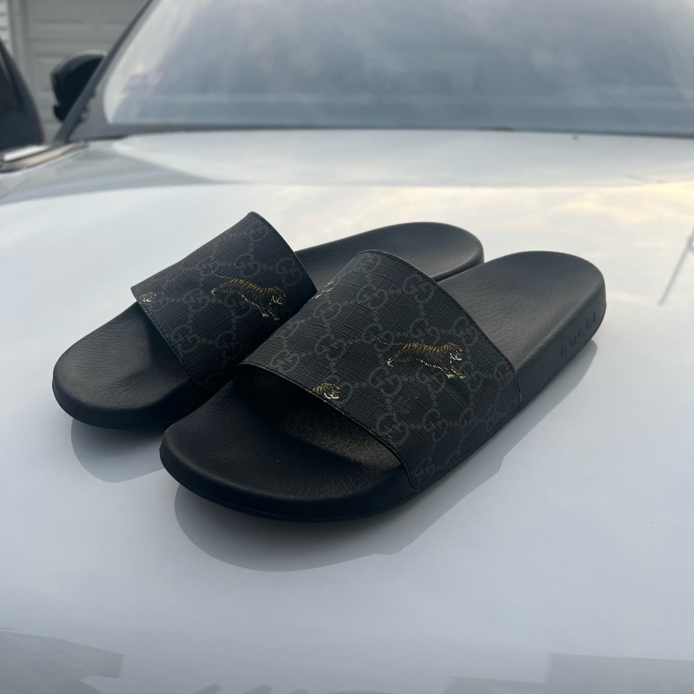 Gucci GG Supreme Tiger Slide Sandal